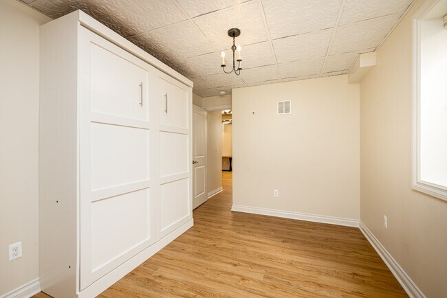 Building Photo - 407 W Bennett St