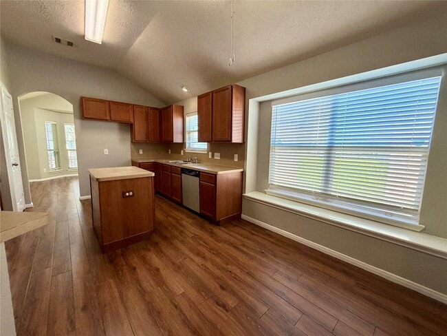 Building Photo - 11807 Green Colling Park Dr