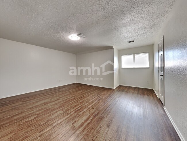 Building Photo - 1500 Westfield Ln