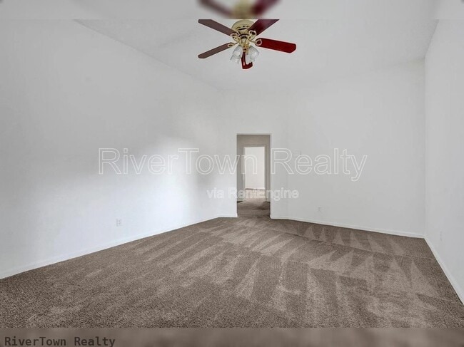 Building Photo - 439 Simpson Ave