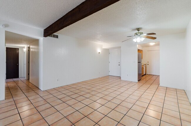 Building Photo - Cozzy Townhome with incredible mountain views! New Kitchen Appliances!