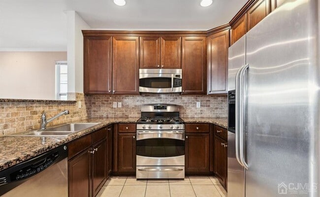 Building Photo - 24 Roosevelt Ave