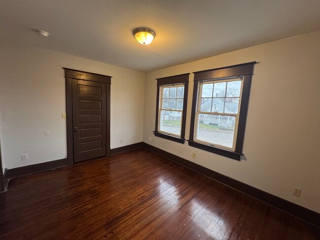 Building Photo - 1003 Main-E