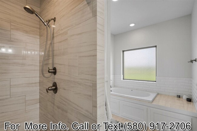 Building Photo - 6309 SW Oakmont Blvd