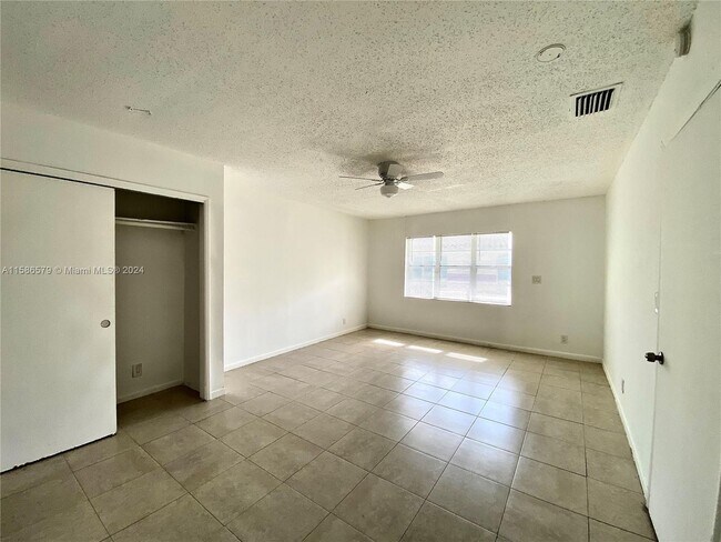 Building Photo - 1034 NW 8th Ave