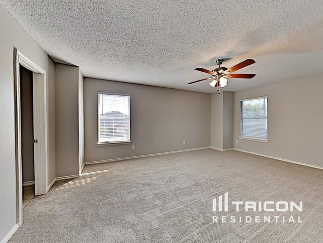 Building Photo - 1052 Shadywood Dr