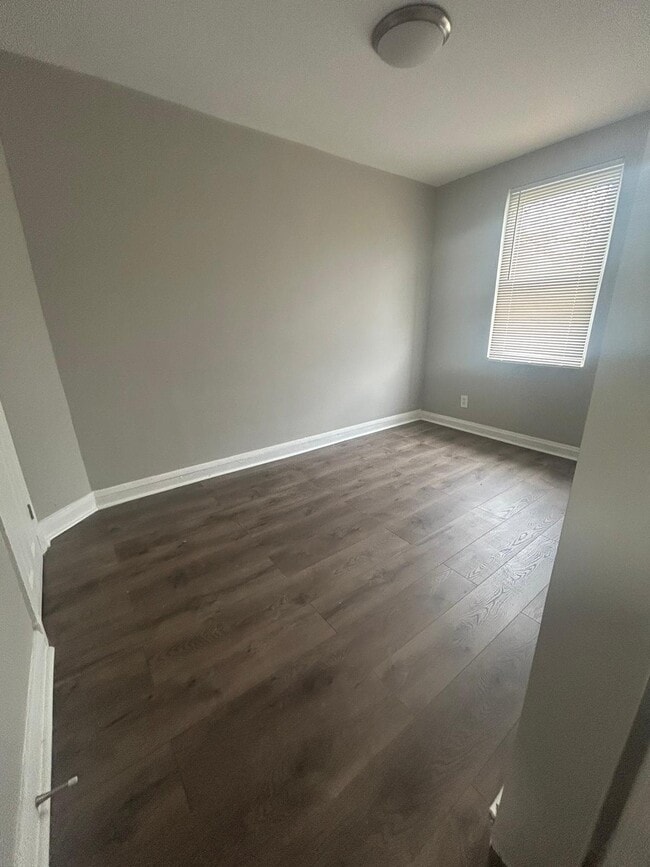 Building Photo - 2735 Bookert Dr