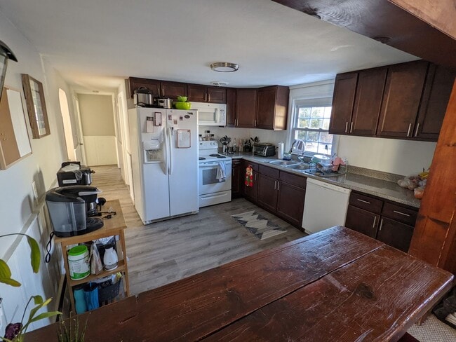 Building Photo - House for Rent - Sixteen Acres