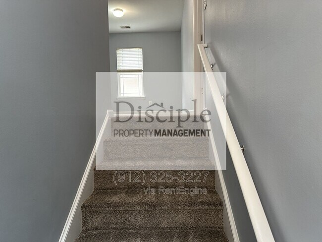 Building Photo - 250 Summer Hill Way