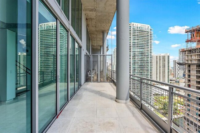 Building Photo - 690 SW 1st Ct