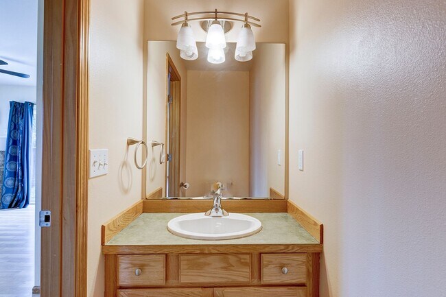 Building Photo - 3-bedroom, 2.5-bathroom Pet Friendly Home