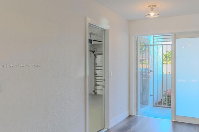 Building Photo - 2795 N 40th Ave