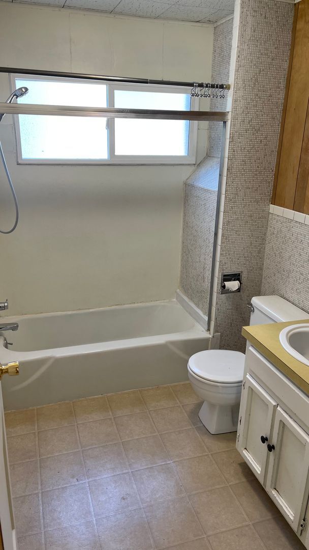 Building Photo - VIDEOTOUR: Want To Live Near Downtown Bend? Adorable Cottage Available Soon! PETS WELCOME