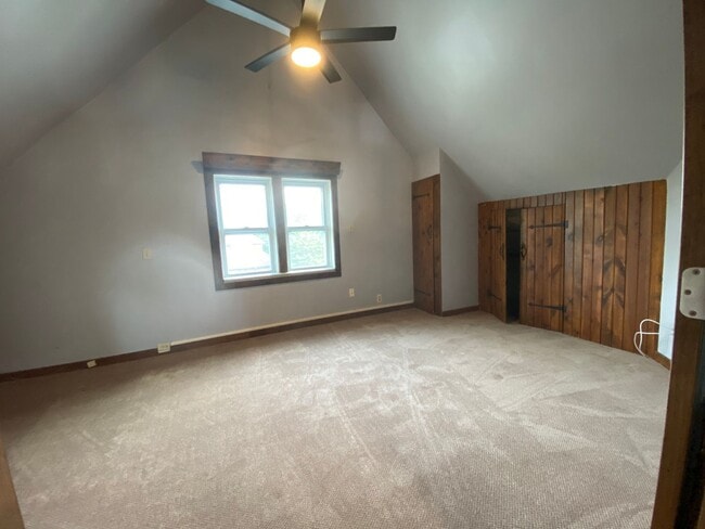 Building Photo - Downer upper house