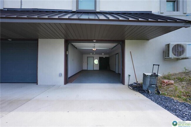 Building Photo - 335 Walnut Dr