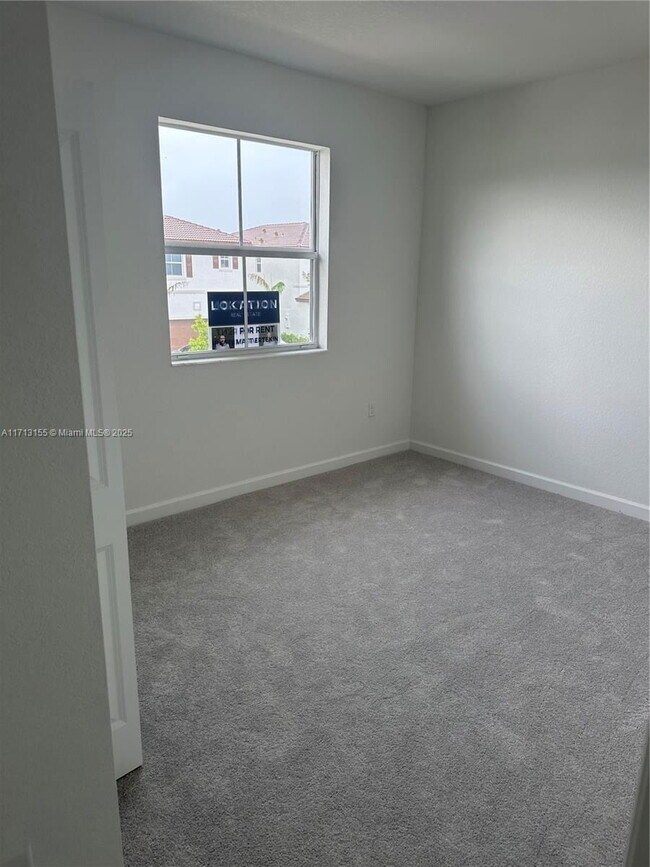 Building Photo - 2430 SE 24th St