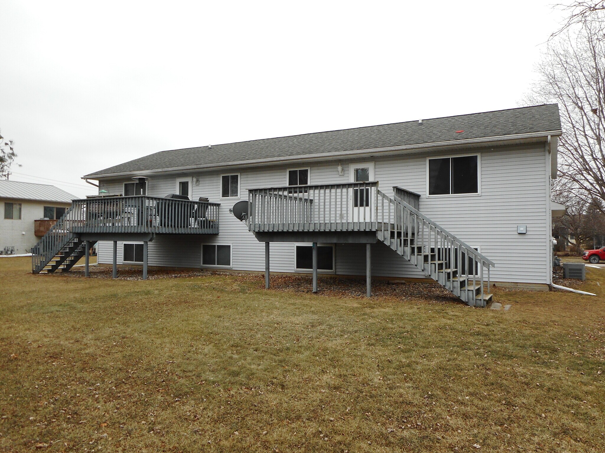Building Photo - 125 Rosewood Ln S