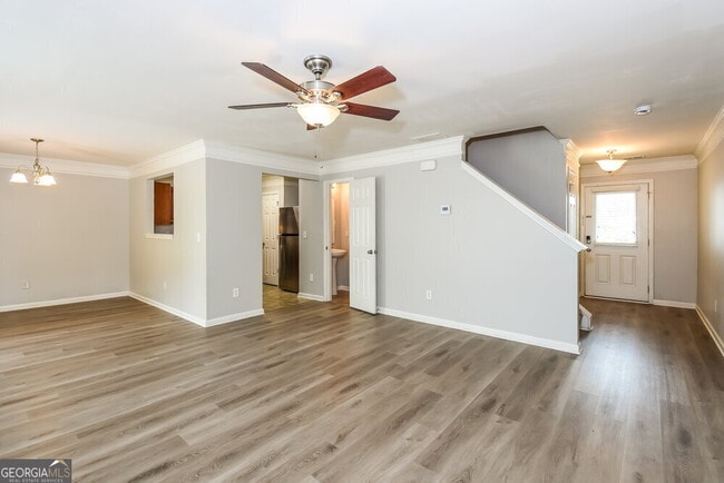 Building Photo - 3120 Englewood Dr