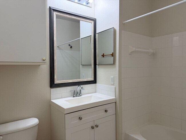 Building Photo - Three Bedroom Condo at Maitland Crossing in Orlando