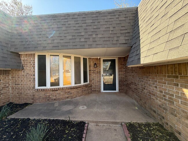 Building Photo - Beautiful 3bed/2.5bath Updated Westside Norman Home Available for Rent!