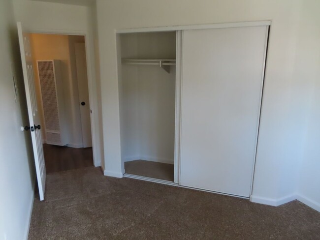 Building Photo - 2 bed, 2 bath Condo in San Diego's Linda V...