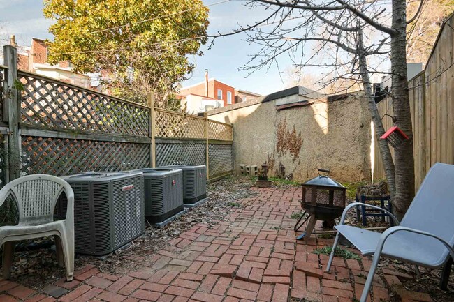 Building Photo - 924 North Carolina Ave SE