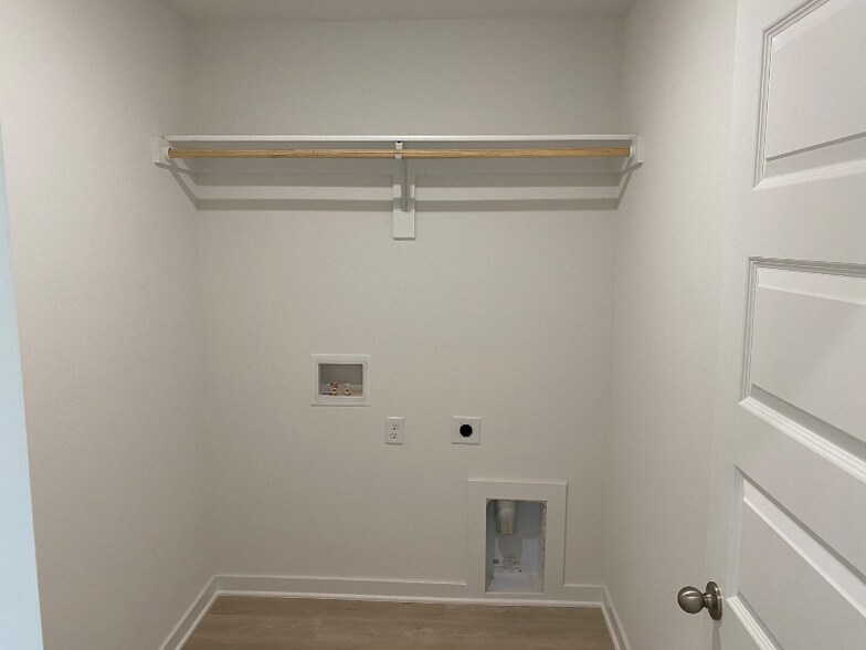Building Photo - 1032 PEBBLE Dr