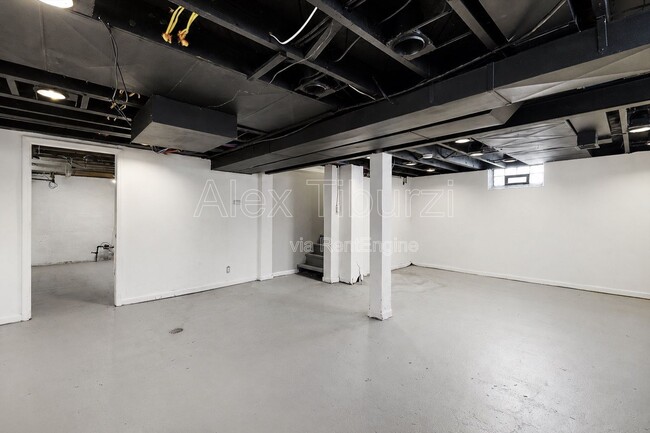 Building Photo - 6301 Lodewyck St