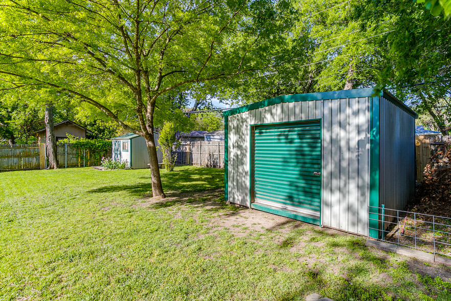 Building Photo - 1104 Sproles Dr