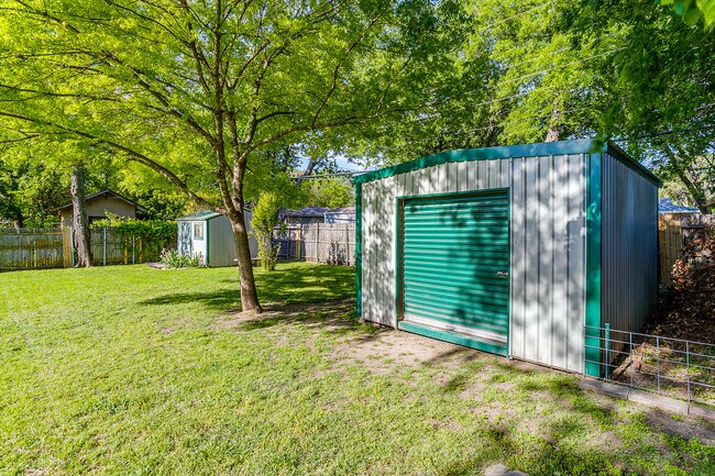 Building Photo - 1104 Sproles Dr