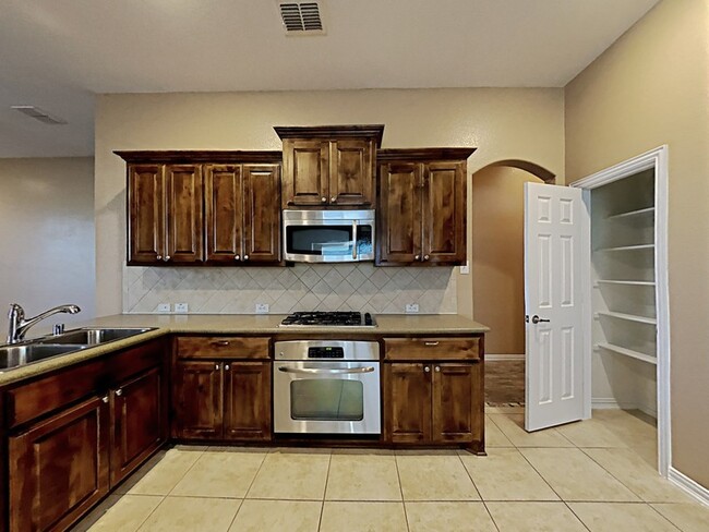 Building Photo - 4613 Lance Leaf Dr