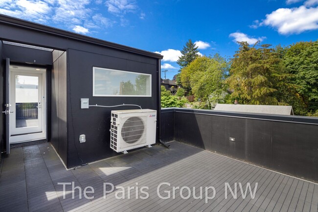 Building Photo - Modern 2BR Columbia City/Hillman City Town...