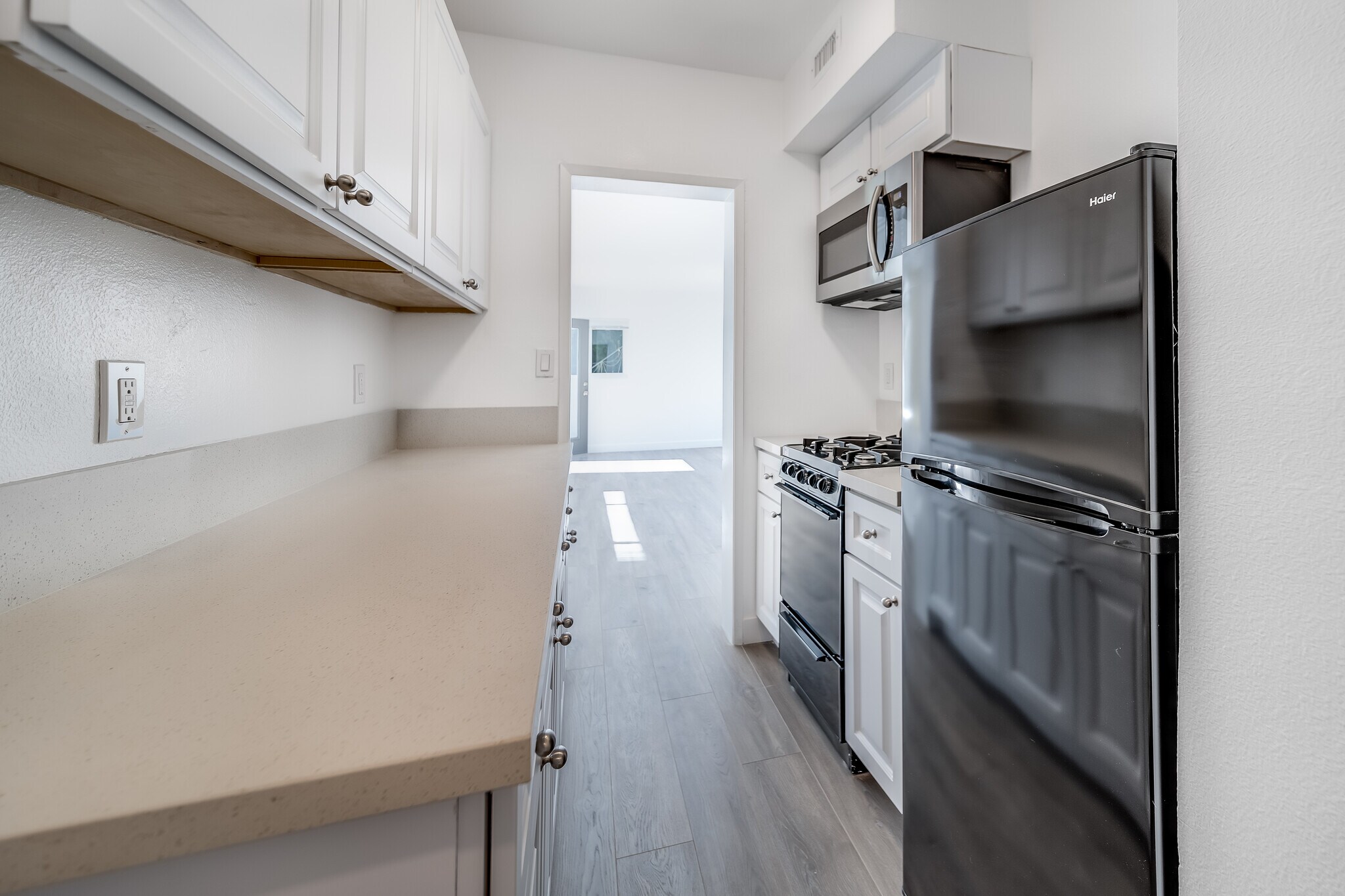 kitchen - 1724 1/2 Rotary Dr