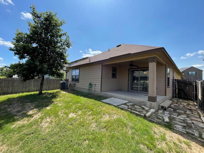 Building Photo - Beautiful 3 bedroom/2 bath in Legend Point!