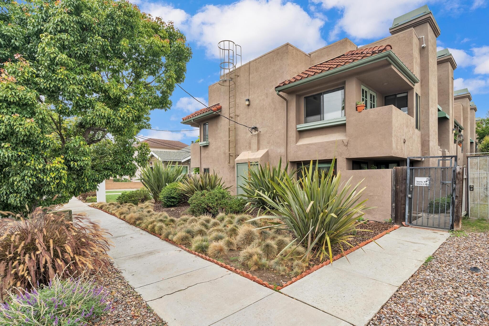 Building Photo - 4666 Mission Ave