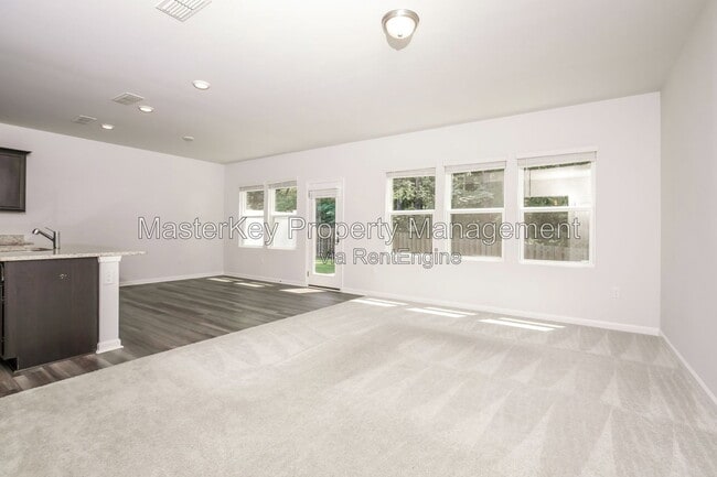 Building Photo - 804 McKenzie Pk Ter
