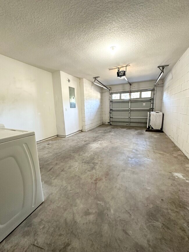 Building Photo - 804 E South St