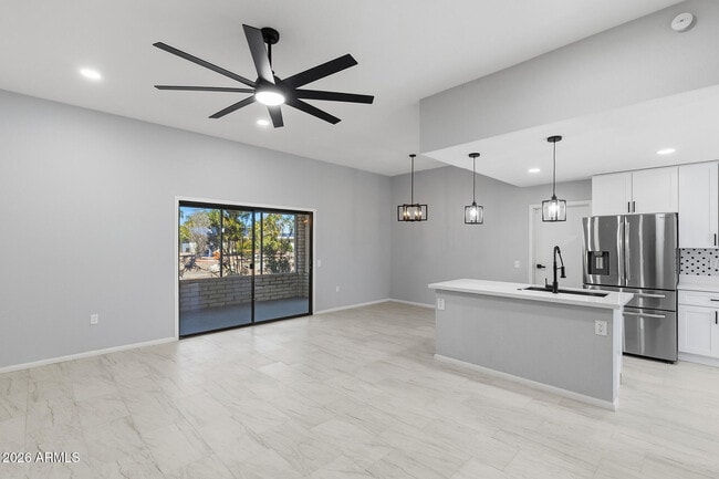 Building Photo - 16817 N Meadow Park Dr