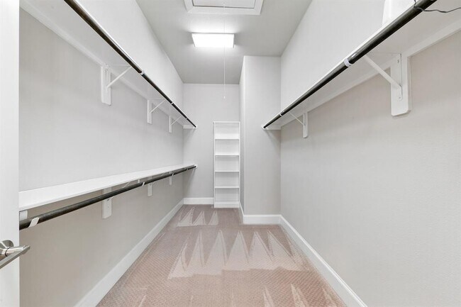 Building Photo - 5521 Larkin St