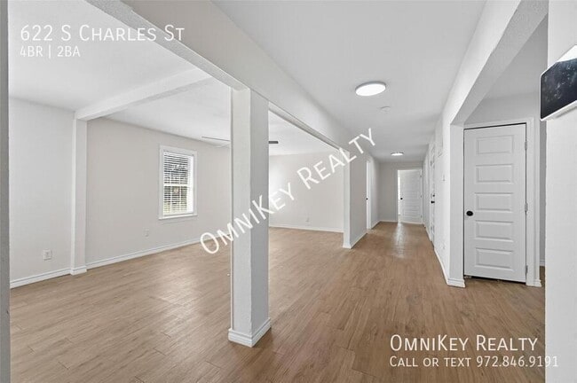 Building Photo - 622 S Charles St