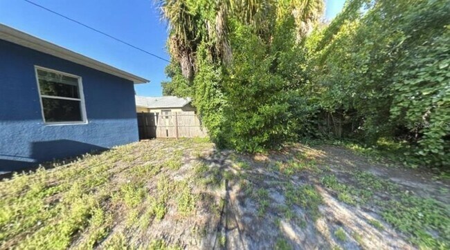 Building Photo - 903 Beckett St