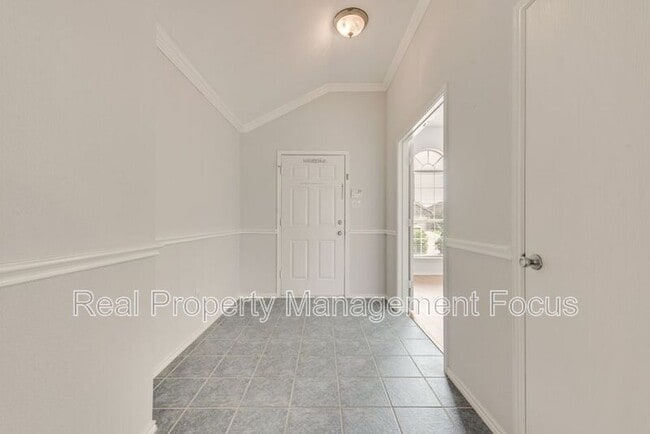 Building Photo - 1004 Trickham Dr