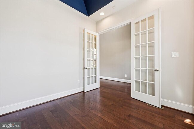 Building Photo - 448 Salk Cir