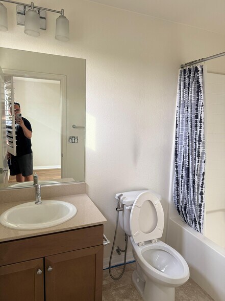 Building Photo - 335 N Fenimore Ave