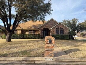 Building Photo - 6845 Inwood Dr