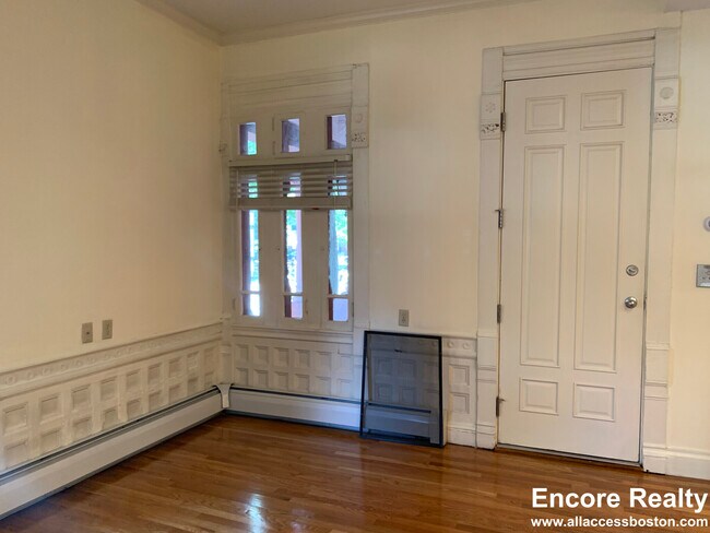 Building Photo - 195 Commonwealth Ave