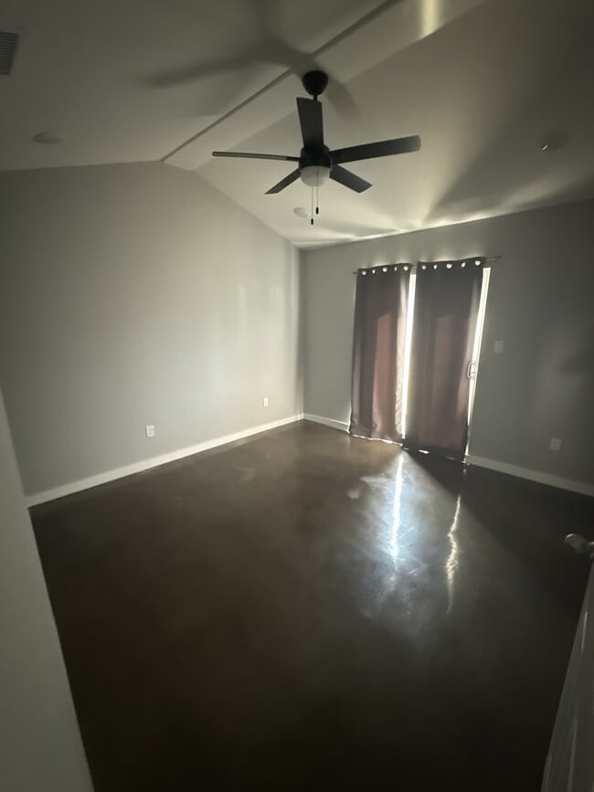 Building Photo - 104 Chloe Dr