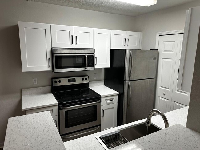 Building Photo - Beautiful and very large 2 bedrooms and 2 ...