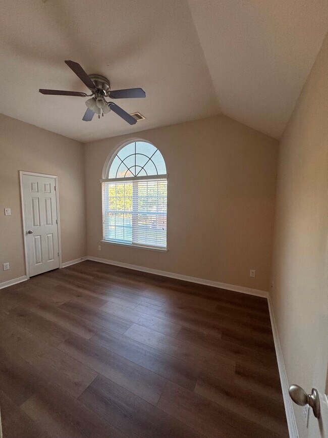 Building Photo - 26310 Creston Woods Dr