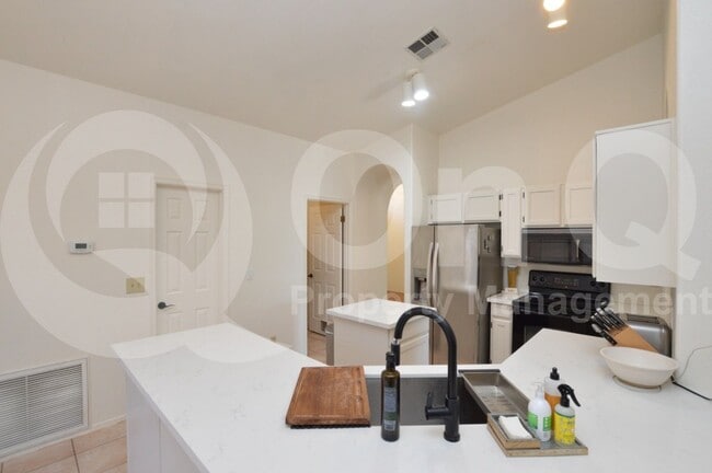 Building Photo - 6609 N 85th Dr